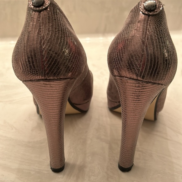 Michael Kors metallic brown leather closed toe heels. 4.25” heel. Size 6 - Picture 3 of 6